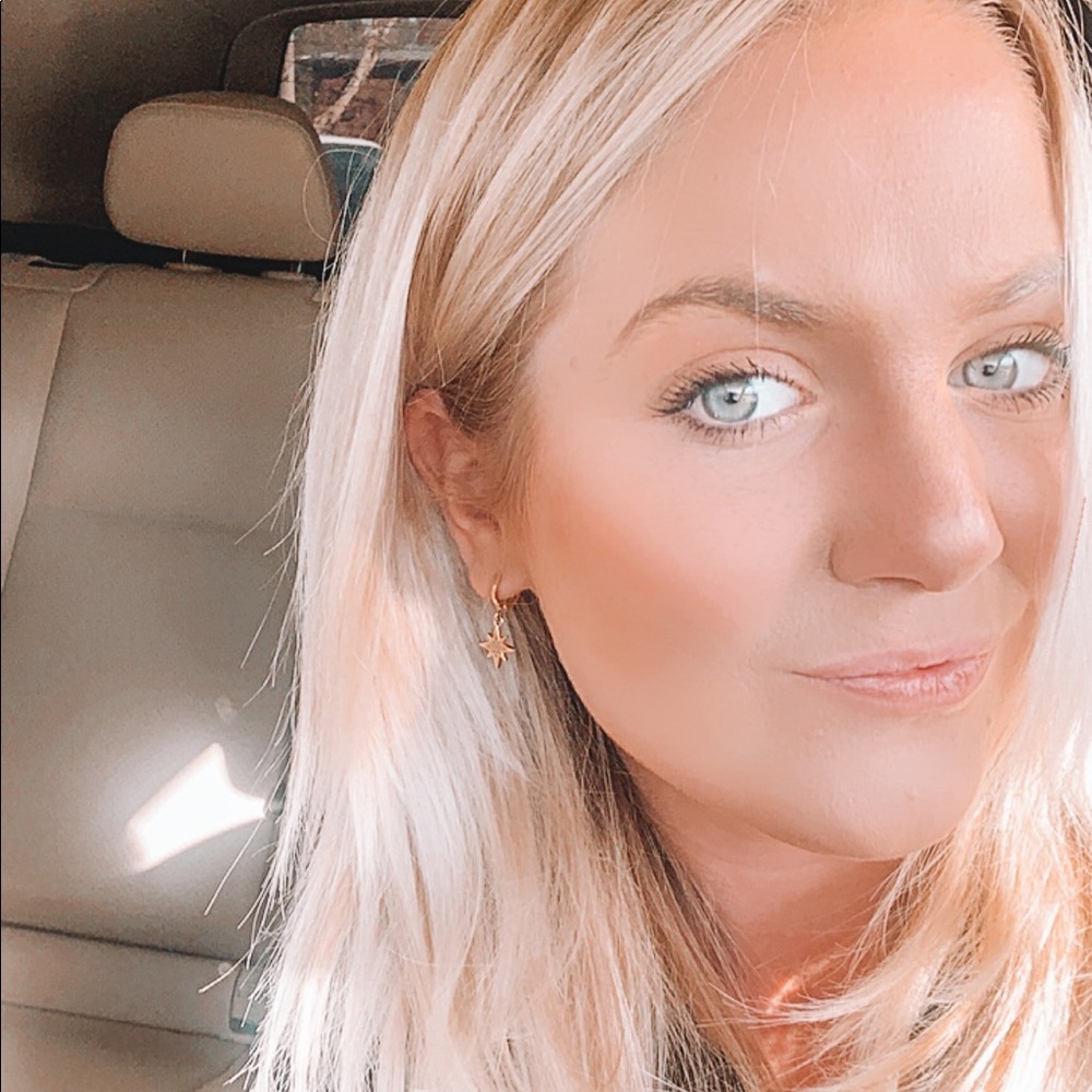 Meet your Posher, Alexandra